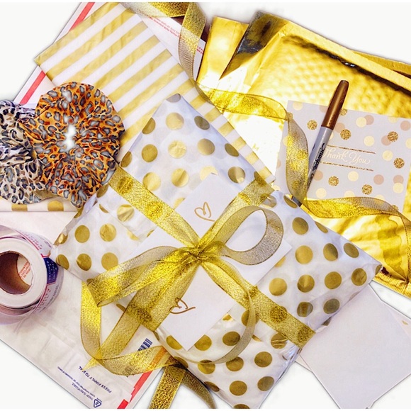 ❤️ Meet the PoshStyled Posher! ❤️ - Picture 3 of 3